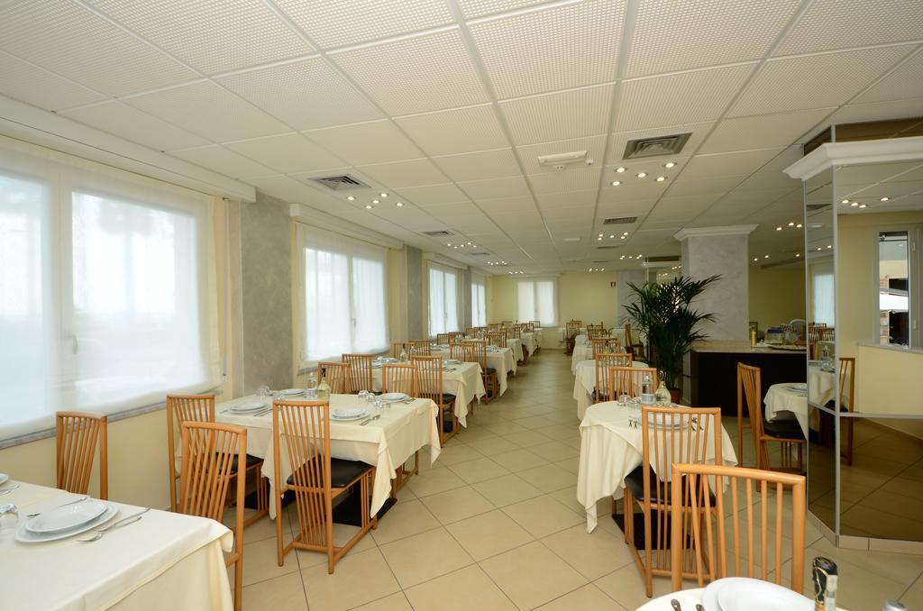 Hotel Lido Mazzini Лоано Екстер'єр фото