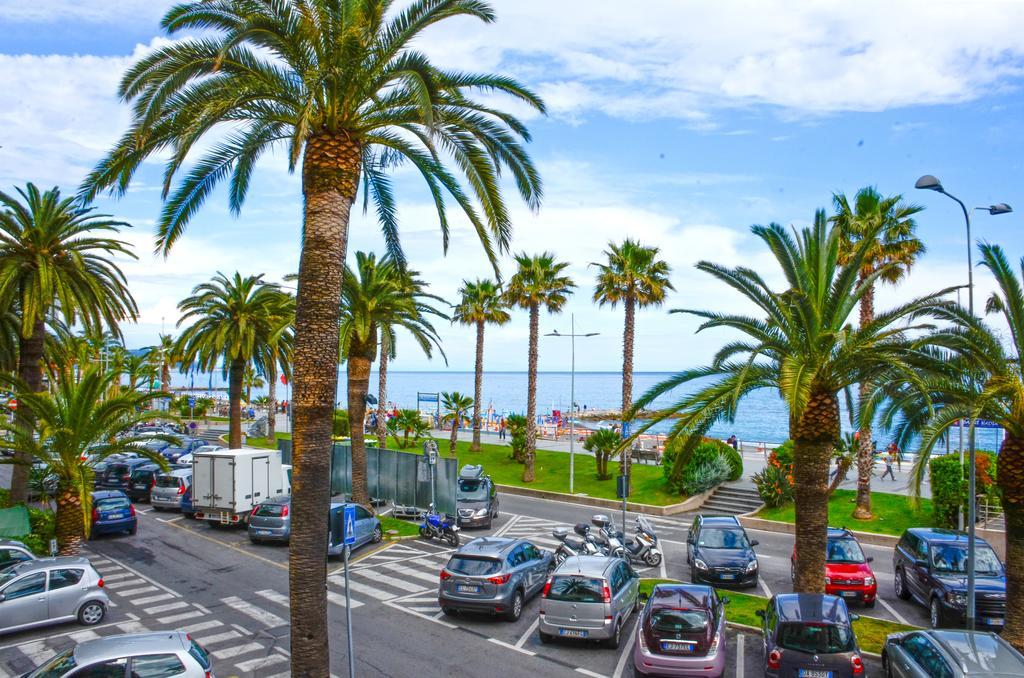 Hotel Lido Mazzini Лоано Екстер'єр фото