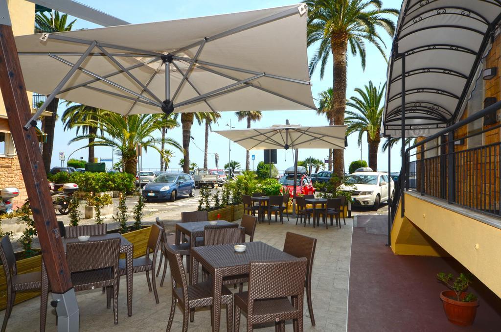 Hotel Lido Mazzini Лоано Екстер'єр фото