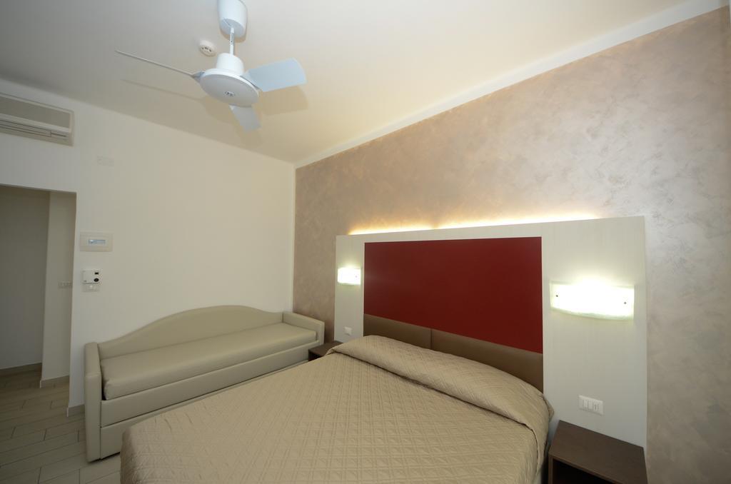 Hotel Lido Mazzini Лоано Номер фото