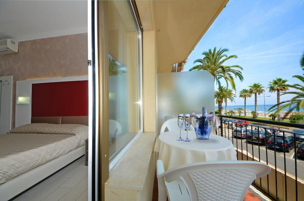 Hotel Lido Mazzini Лоано Екстер'єр фото