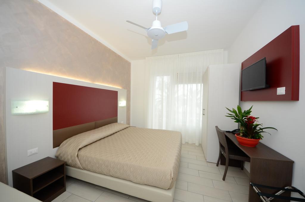 Hotel Lido Mazzini Лоано Номер фото
