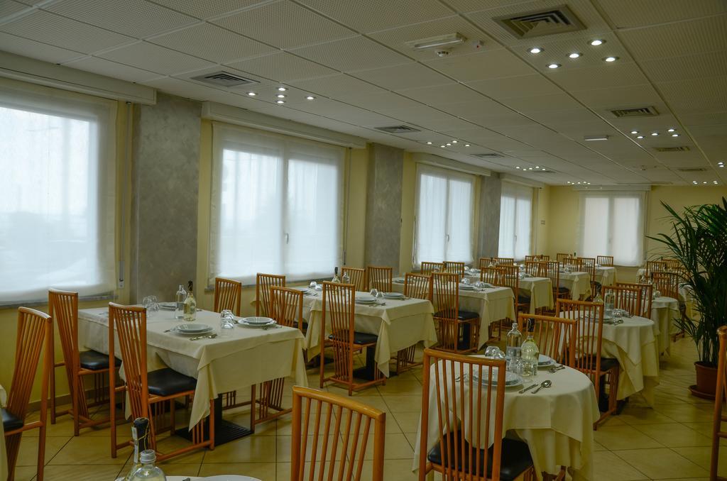 Hotel Lido Mazzini Лоано Екстер'єр фото