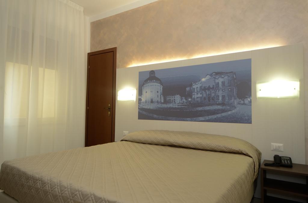 Hotel Lido Mazzini Лоано Номер фото