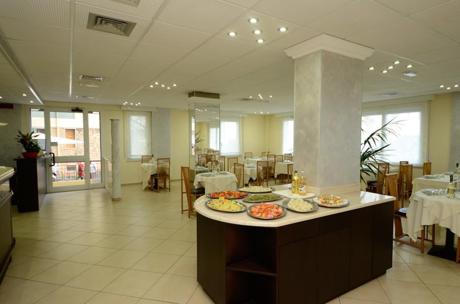 Hotel Lido Mazzini Лоано Екстер'єр фото